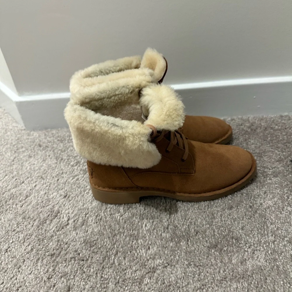 Uggs - Cozy Tan Shearling-Lined Boots - Picture 4 of 8